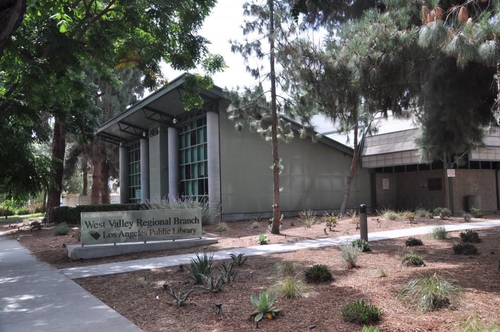 Reseda Office and Library15